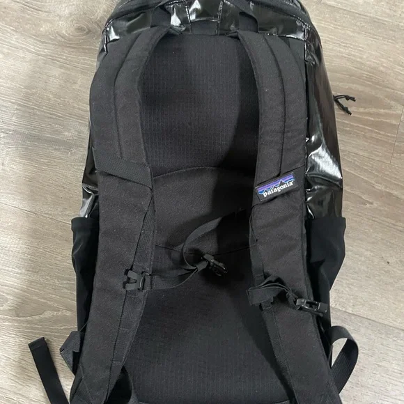 Patagonia Black Hole Pack Padded Back Polyester Backpack 49296 Black 25 L - Picture 2 of 10